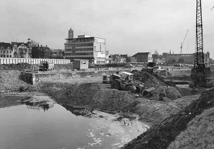 46042 Gezicht op de werkzaamheden ten behoeve van de demping van de Stadsbuitengracht tussen het Vredenburg en de ...